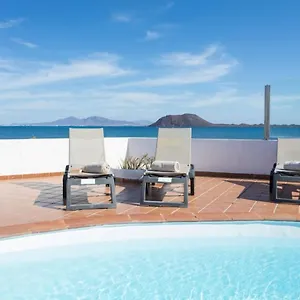 https://beacfront-luxury-villa-remos-with-private-heated-pool.in-canary-islands.com
